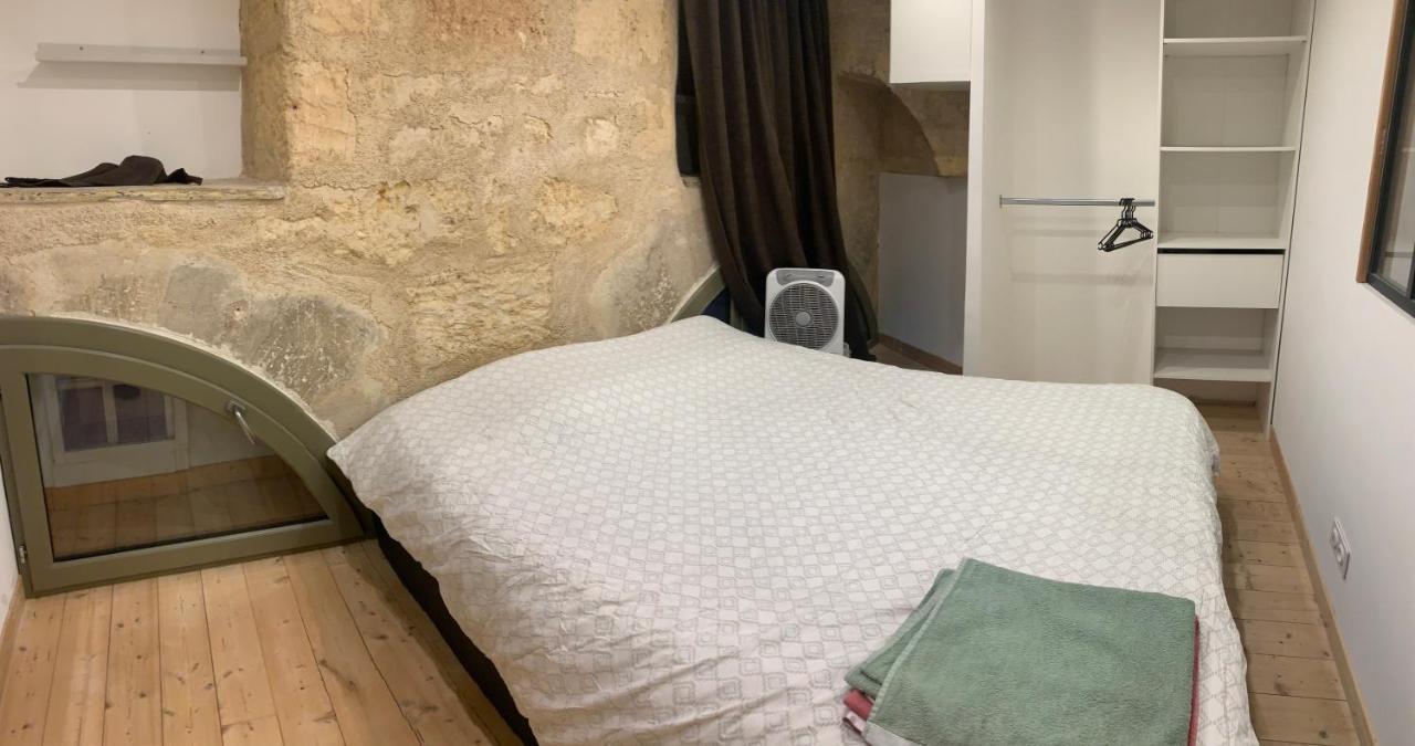 Chambre Avec Salle De Bain Et Cuisine Privee Centre Ville Historique Avec Climatisation Et Patio Bordeaux Exterior photo