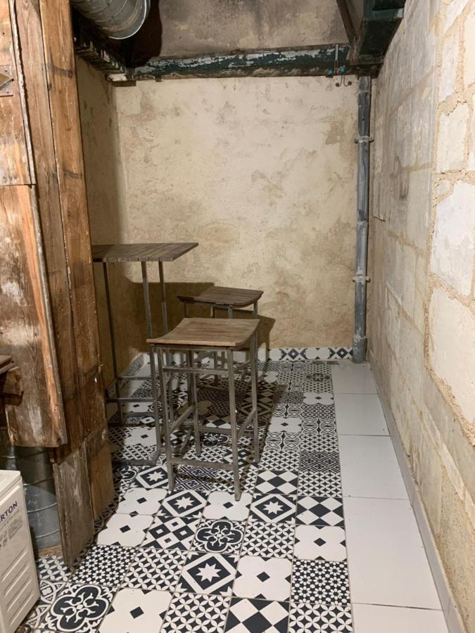 Chambre Avec Salle De Bain Et Cuisine Privee Centre Ville Historique Avec Climatisation Et Patio Bordeaux Exterior photo